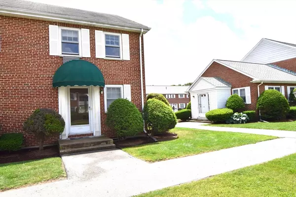 Lexington, MA 02421,63 Emerson Gardens Rd #63