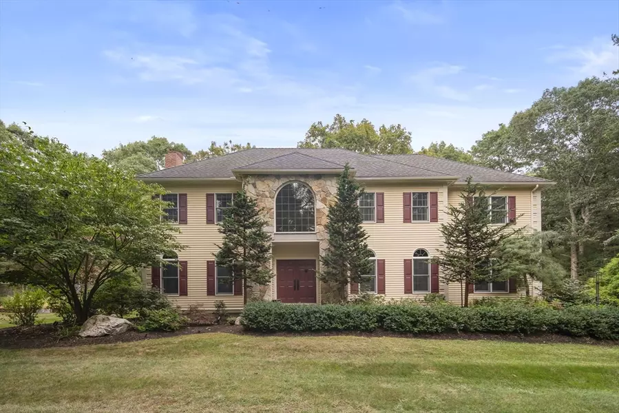 62 Walpole St, Dover, MA 02030
