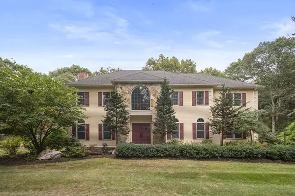 62 Walpole St, Dover, MA 02030