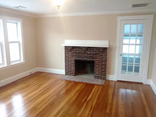21-23 Selwyn #21, Belmont, MA 02478