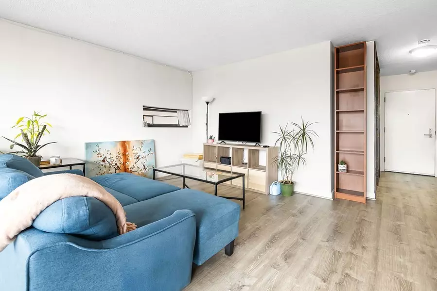 566 Commonwealth #710, Boston, MA 02215