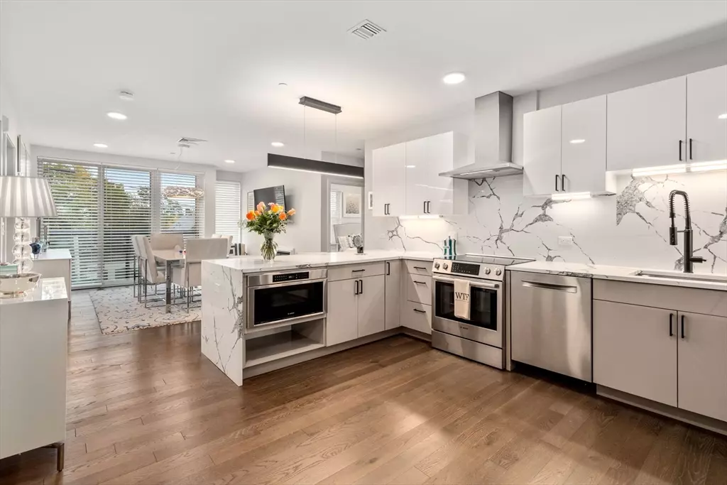 Newton, MA 02458,68 Los Angeles St #PH5