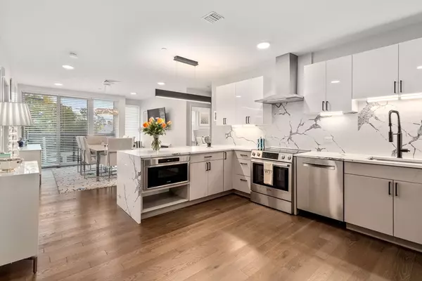 68 Los Angeles St #PH5, Newton, MA 02458