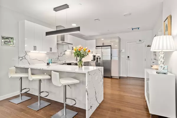 Newton, MA 02458,68 Los Angeles St #PH5