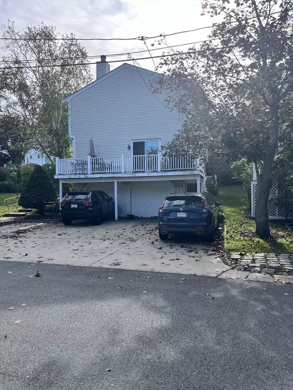 19 Arnold Terrace #19, Marblehead, MA 01945