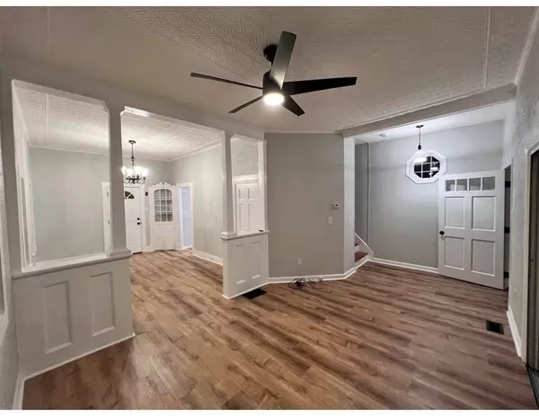 11 2nd St #1, North Andover, MA 01845