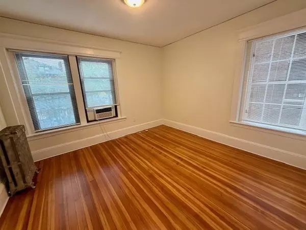 Brookline, MA 02446,5 Winchester St #201