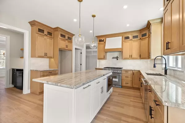 Foxboro, MA 02035,11 Goodwin Dr