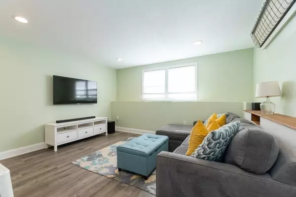 Mansfield, MA 02048,21 East St #1D