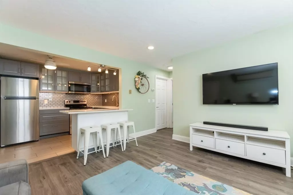 Mansfield, MA 02048,21 East St #1D