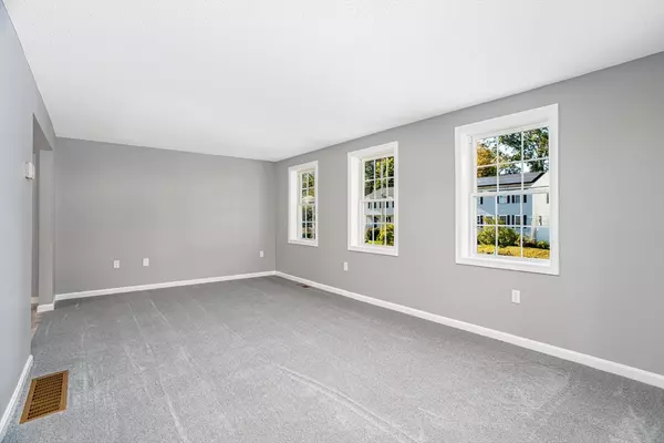 Dracut, MA 01826,16 Joseph Ave