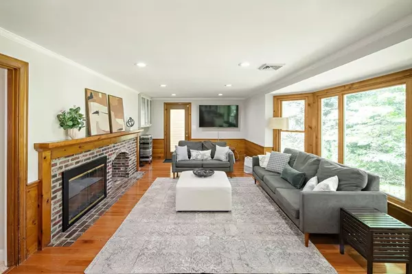 Wayland, MA 01778,21 Highland Cir