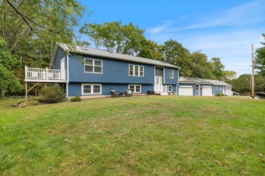 34 & 34R Pickering St, Essex, MA 01929