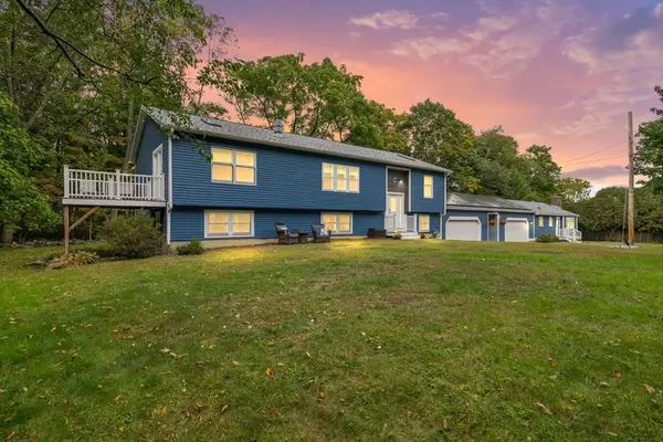 34 & 34R Pickering St, Essex, MA 01929