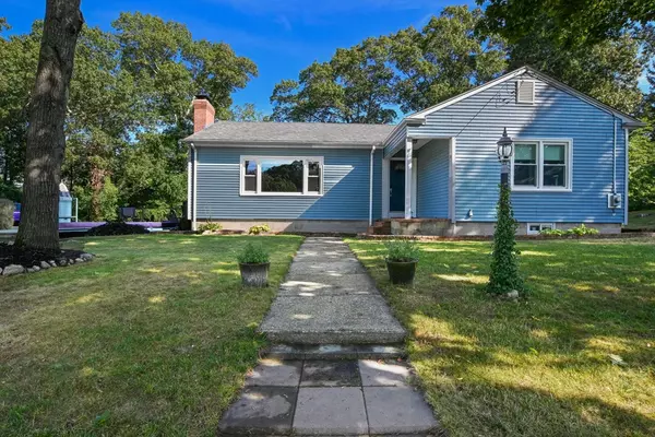 Acushnet, MA 02743,25 Pershing Ave