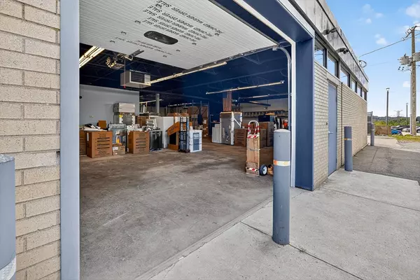 Waltham, MA 02451,1474 Main Street