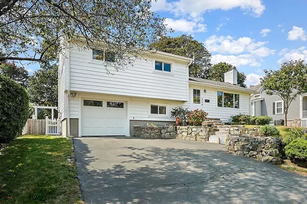 Marblehead, MA 01945,24 Maple St