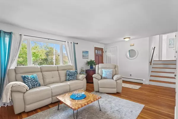 Marblehead, MA 01945,24 Maple St