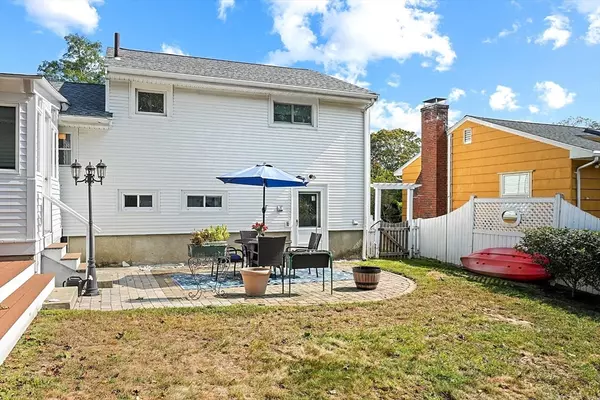 Marblehead, MA 01945,24 Maple St