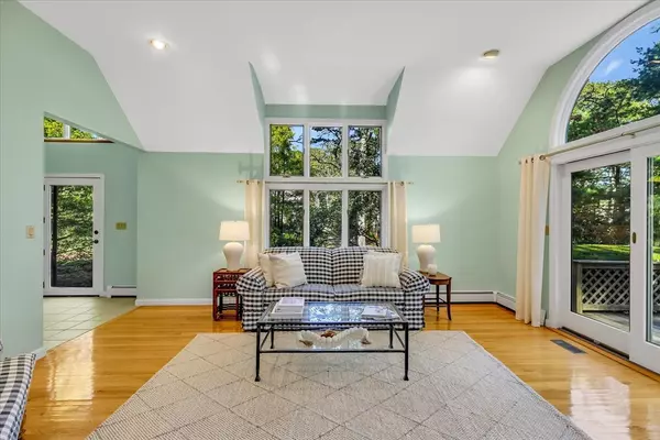 Mashpee, MA 02649,4 Florence Ave