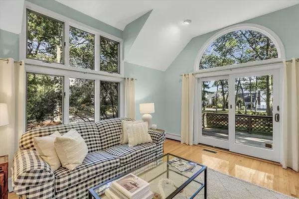 Mashpee, MA 02649,4 Florence Ave