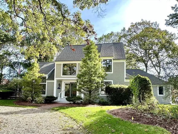 4 Florence Ave, Mashpee, MA 02649