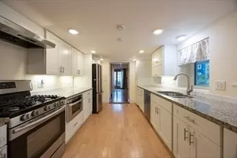 Melrose, MA 02176,18 Beacon Place #18