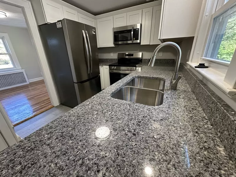 19 Garden St, Auburn, MA 01501