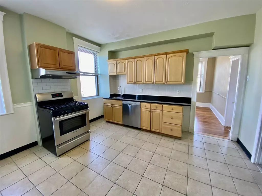 Newton, MA 02464,979 Chestnut St #1