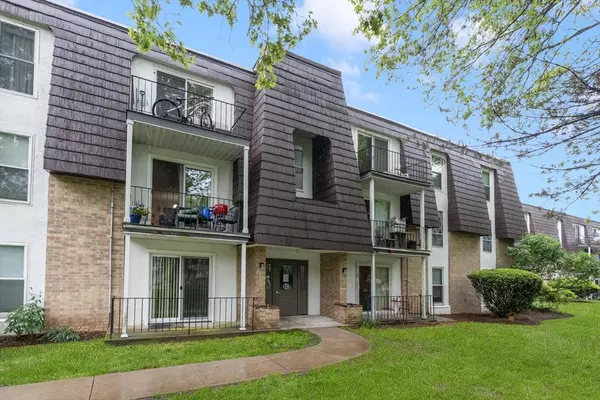 18 Shadowbrook Lane #40, Milford, MA 01757