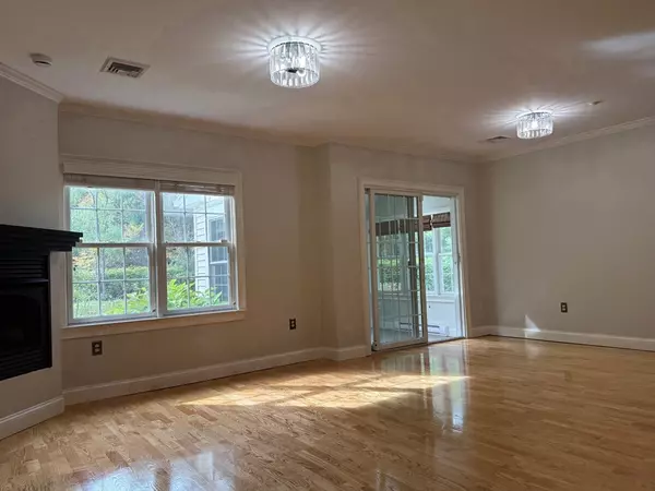 Mansfield, MA 02048,631 East St #H102