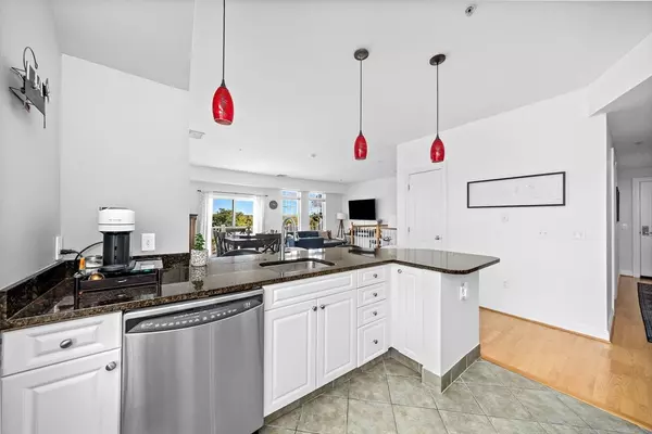 Braintree, MA 02184,614 Pond St #1405