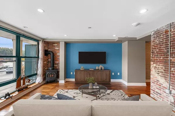 Amesbury, MA 01913,60 Merrimac St #604