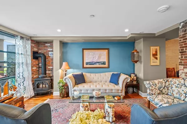 60 Merrimac St #604, Amesbury, MA 01913