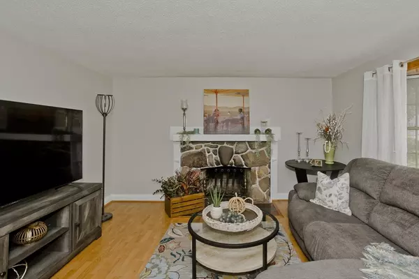 Holyoke, MA 01040,351 Apremont Hsy