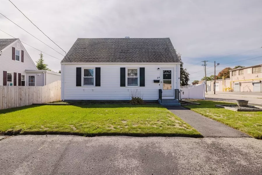 3 Lindesta Rd, Pawtucket, RI 02861