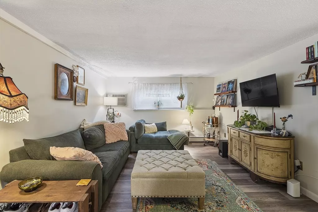 Lowell, MA 01850,349 Hildreth Street #16