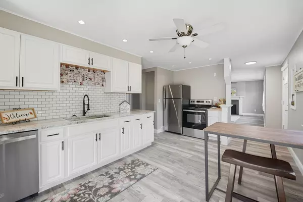Westfield, MA 01085,66 Stoney Ln