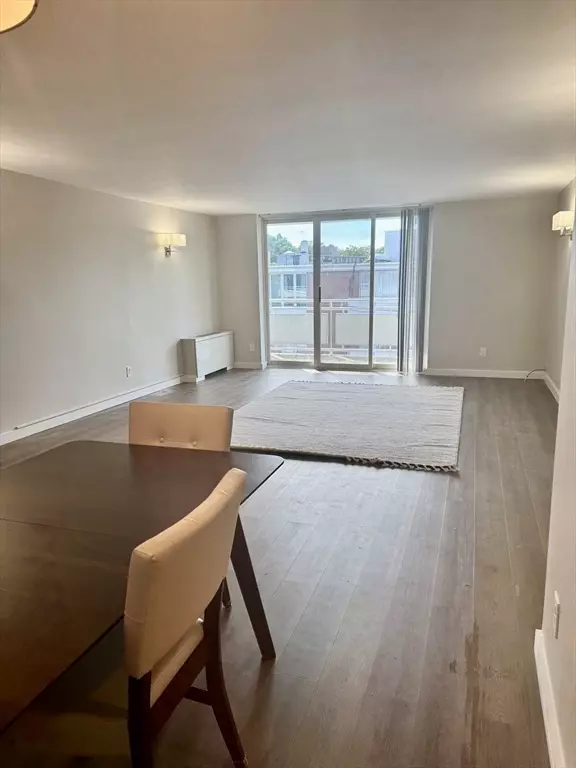 Brookline, MA 02446,41 Park #404