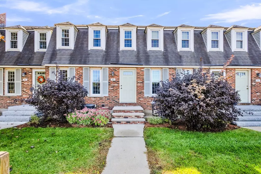 Lowell, MA 01852,122 Swan St #102