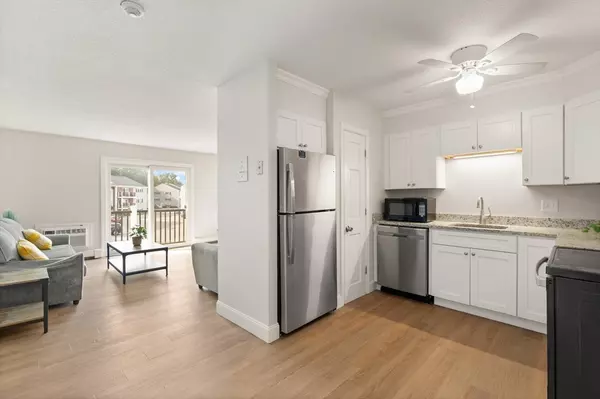 6 Chapel Hill Dr #9, Plymouth, MA 02360