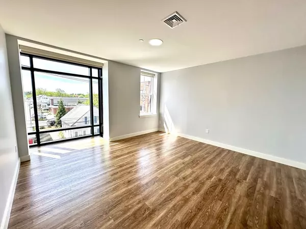 Natick, MA 01760,21 Summer St #303