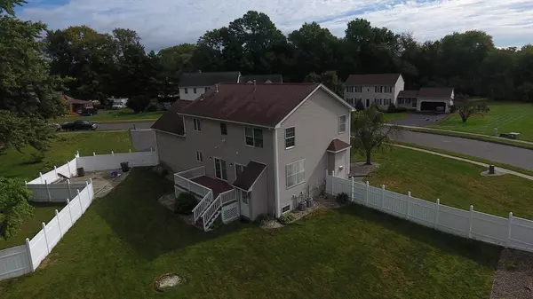 Agawam, MA 01001,18 Wildflower Ln