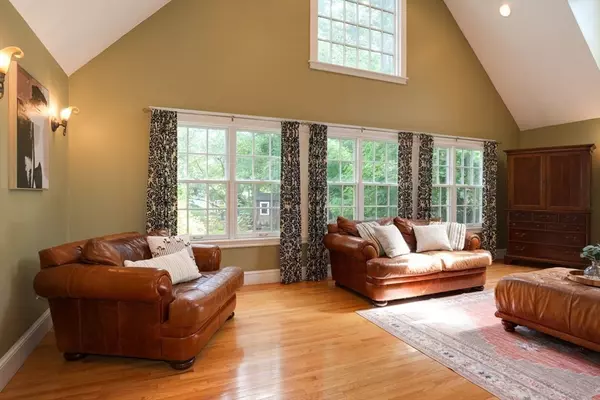 Wakefield, MA 01880,27 Parker Rd
