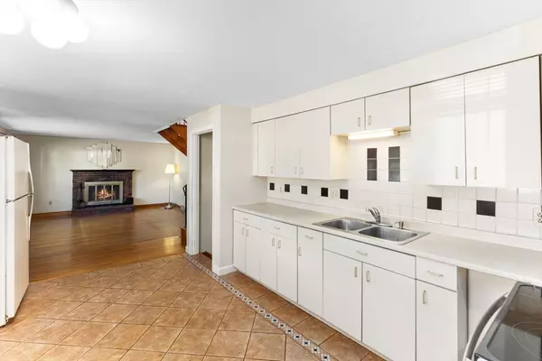Brockton, MA 02320,21 Maplewood Circle