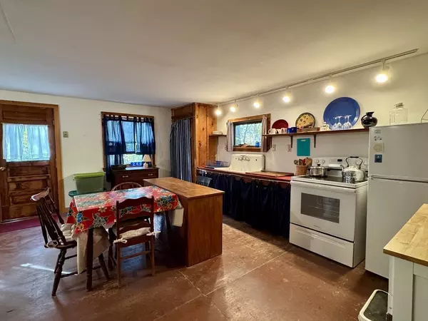 Heath, MA 01346,246 South Road