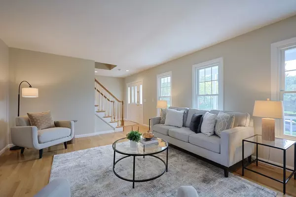 Medfield, MA 02052,6 Alcott Way