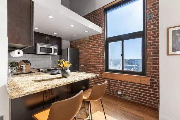 Boston, MA 02127,320 W 2nd St #502