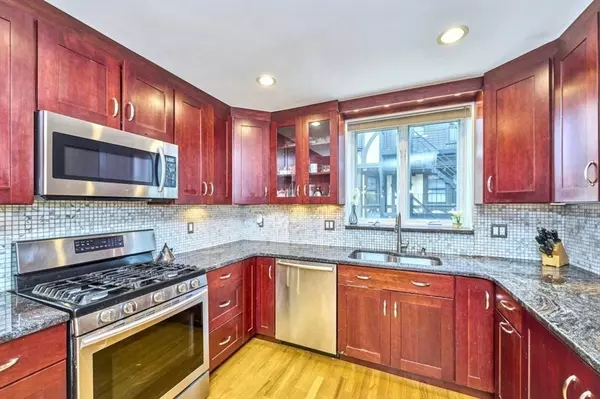 Newton, MA 02467,209 Commonwealth Avenue #3E
