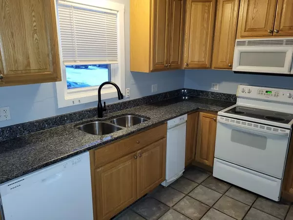 Worcester, MA 01606,923 W Boylston St